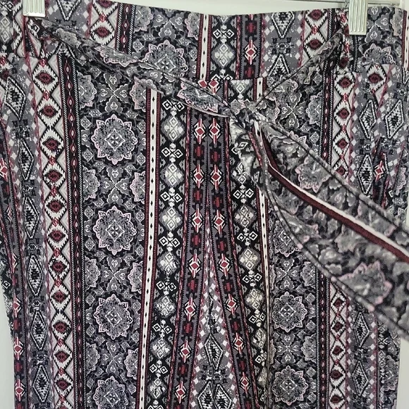 Studio Black and White Geometric Wide Leg Pants - Picture 3 of 5